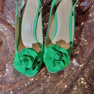 Women's Nine West green slingback, with a flower on toe, a 4-inch heel, size 6.5